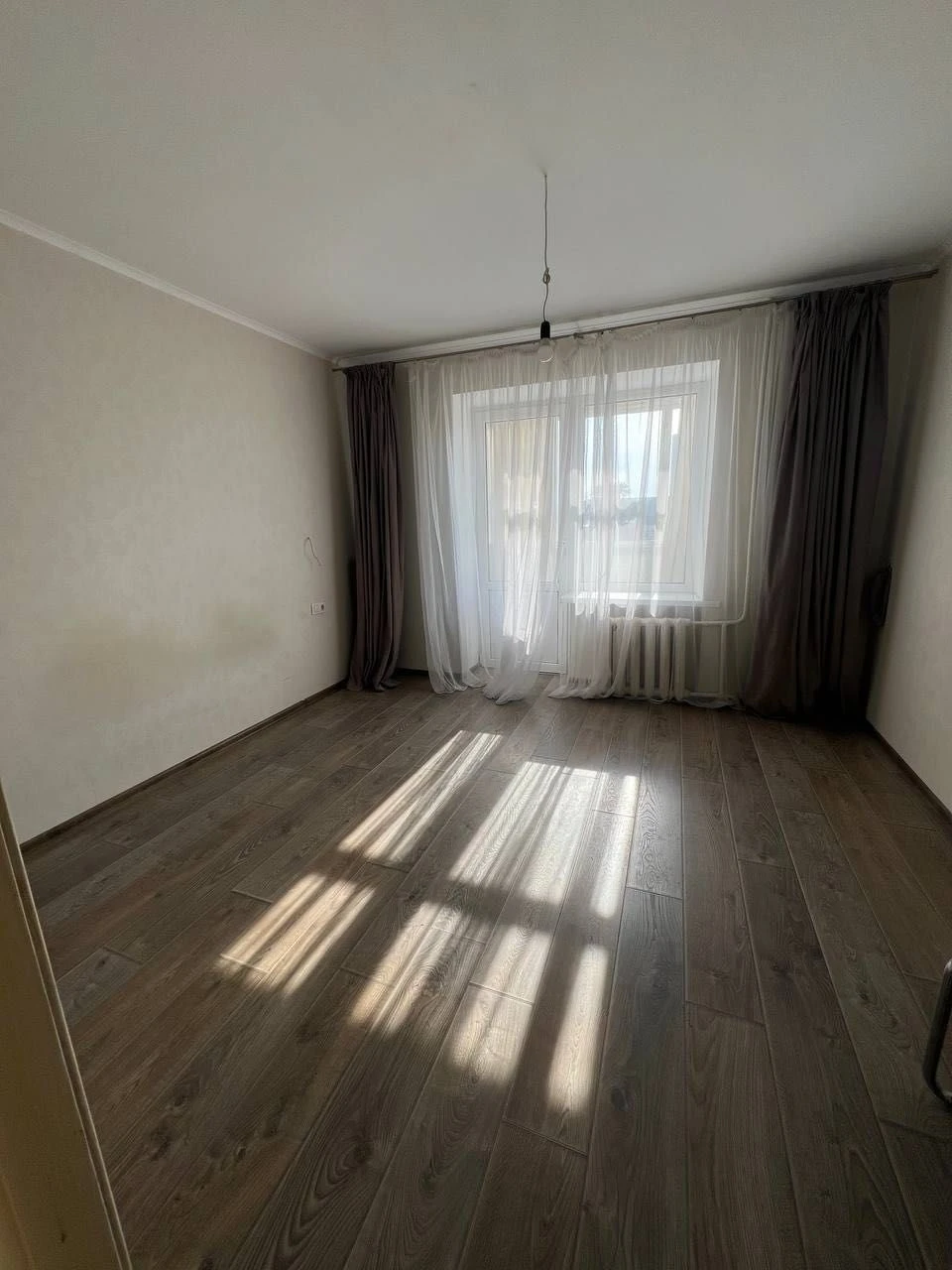 SELLING!! 2-room apartment with renovation and balcony! City center.