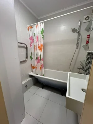 SELLING!! 2-room apartment with renovation and balcony! City center.