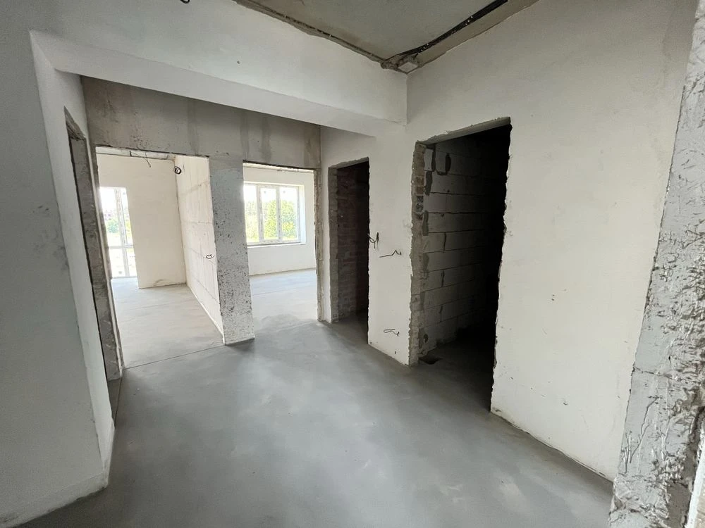Трехкомнатная квартира в здании
Выполнены черновые работы