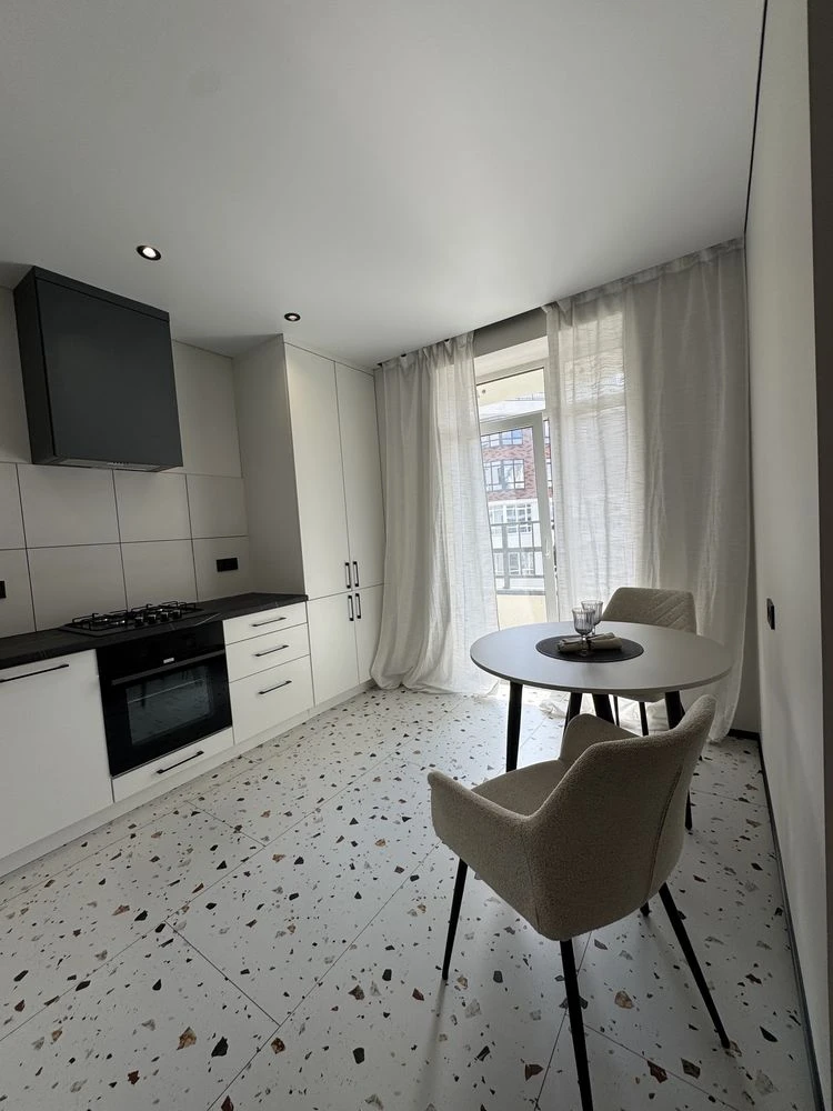 ЖК Синергія Сіті, 40 м², якісний ремонт, все залишається, інд