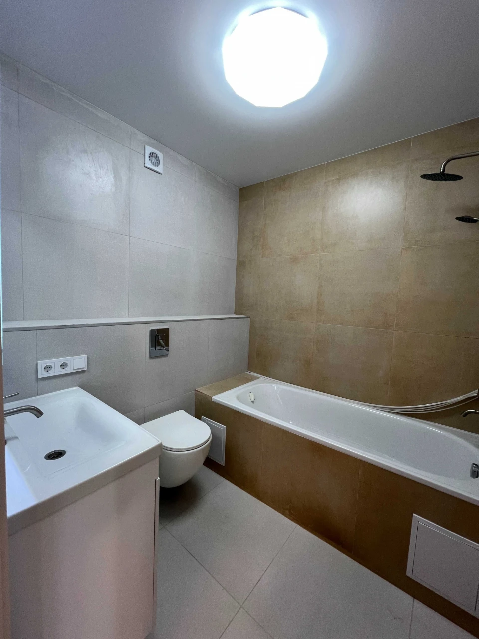 Urgent! Great price for apartment with new renovation!