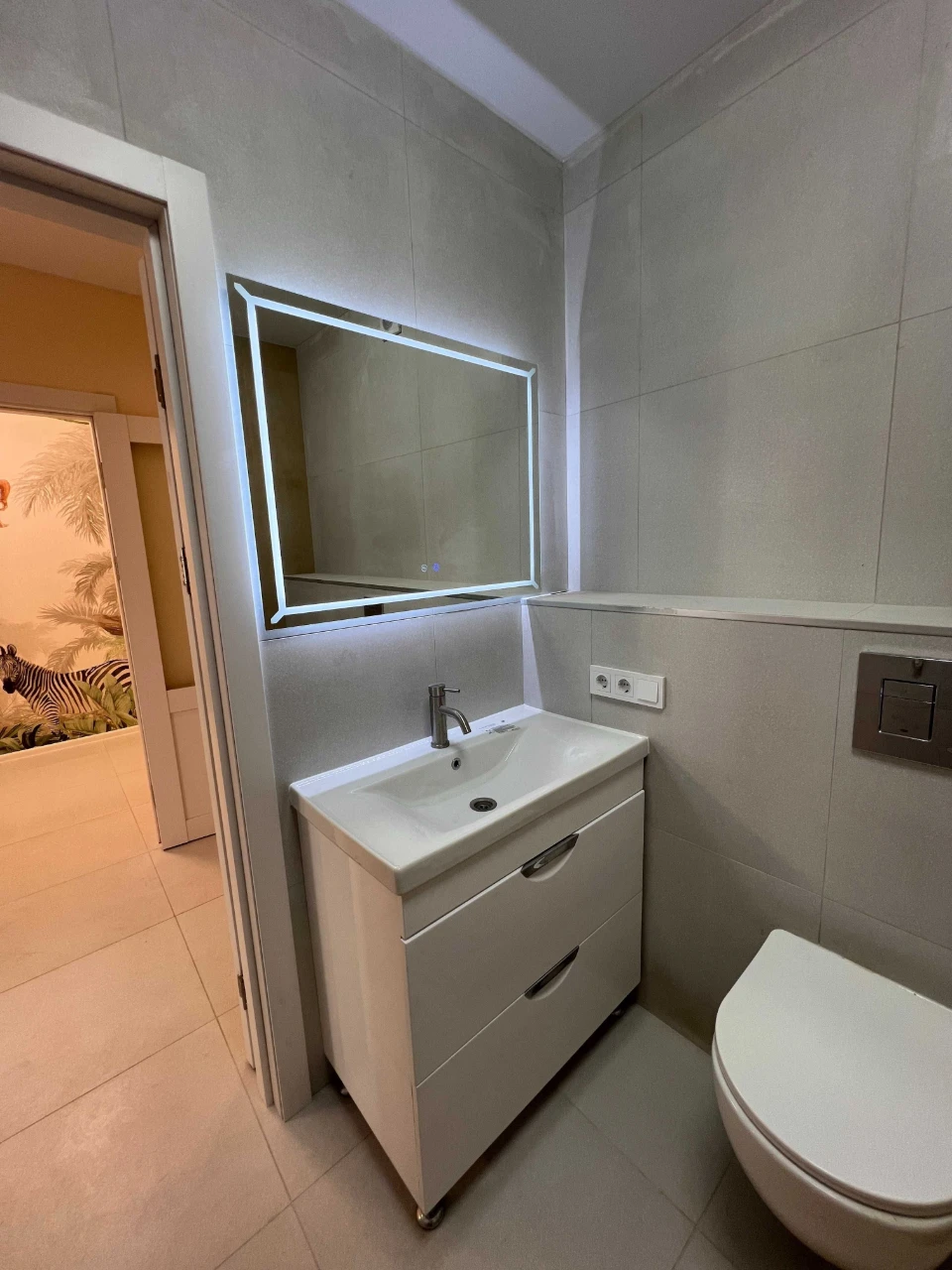 Urgent! Great price for apartment with new renovation!