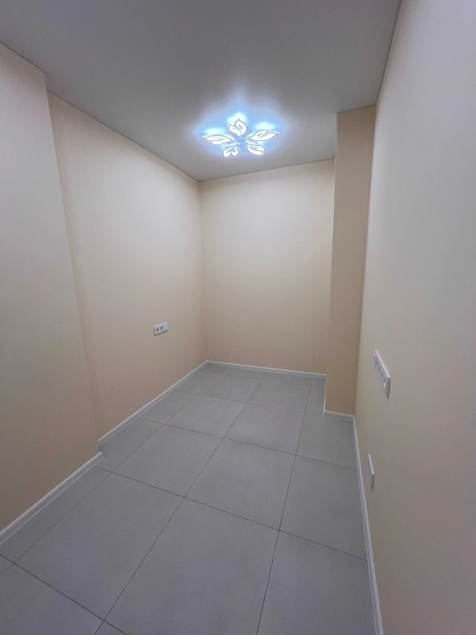 Urgent! Great price for apartment with new renovation!