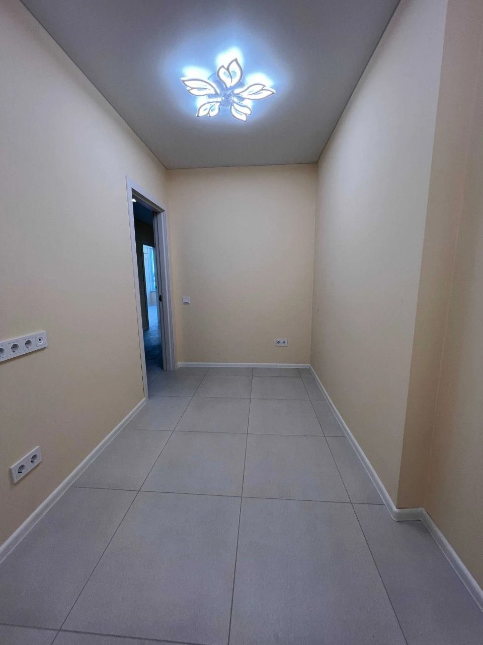 Urgent! Great price for apartment with new renovation!