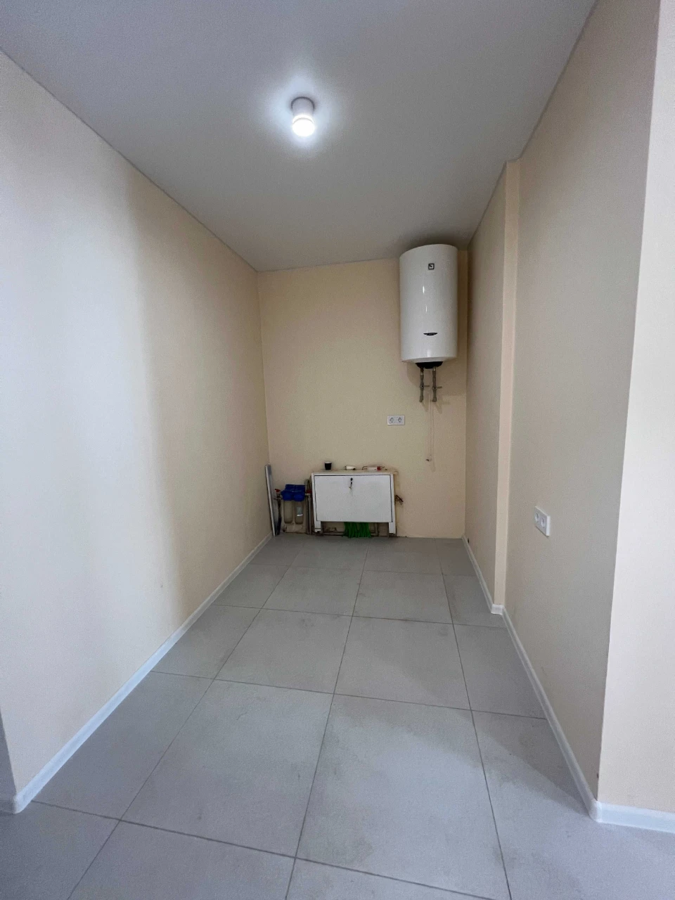 Urgent! Great price for apartment with new renovation!