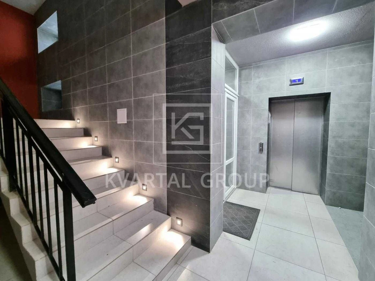 Sale of a modern 1-bedroom apartment with renovation and furniture.