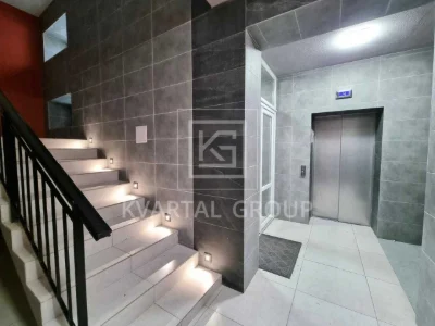 Sale of a modern 1-bedroom apartment with renovation and furniture.