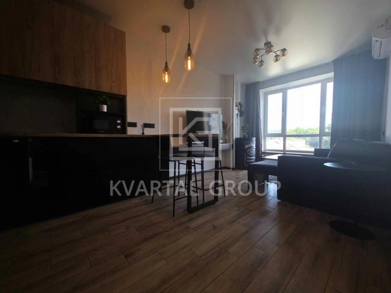 Sale of a modern 1-bedroom apartment with renovation and furniture.