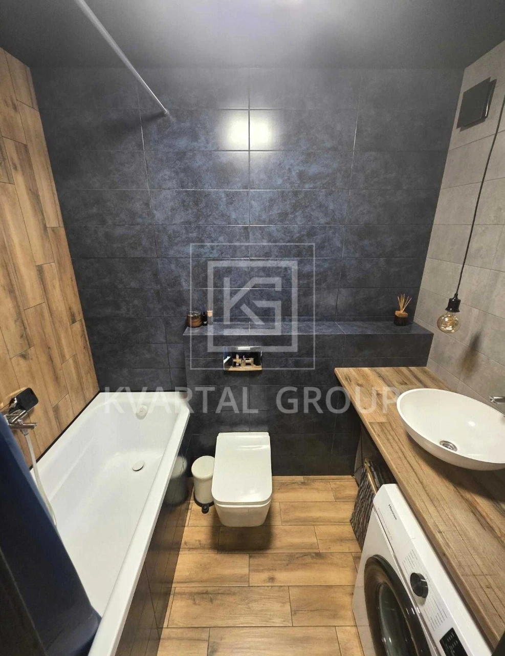 Sale of a modern 1-bedroom apartment with renovation and furniture.