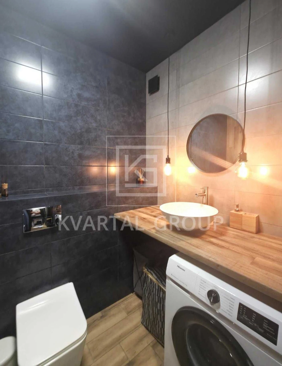 Sale of a modern 1-bedroom apartment with renovation and furniture.