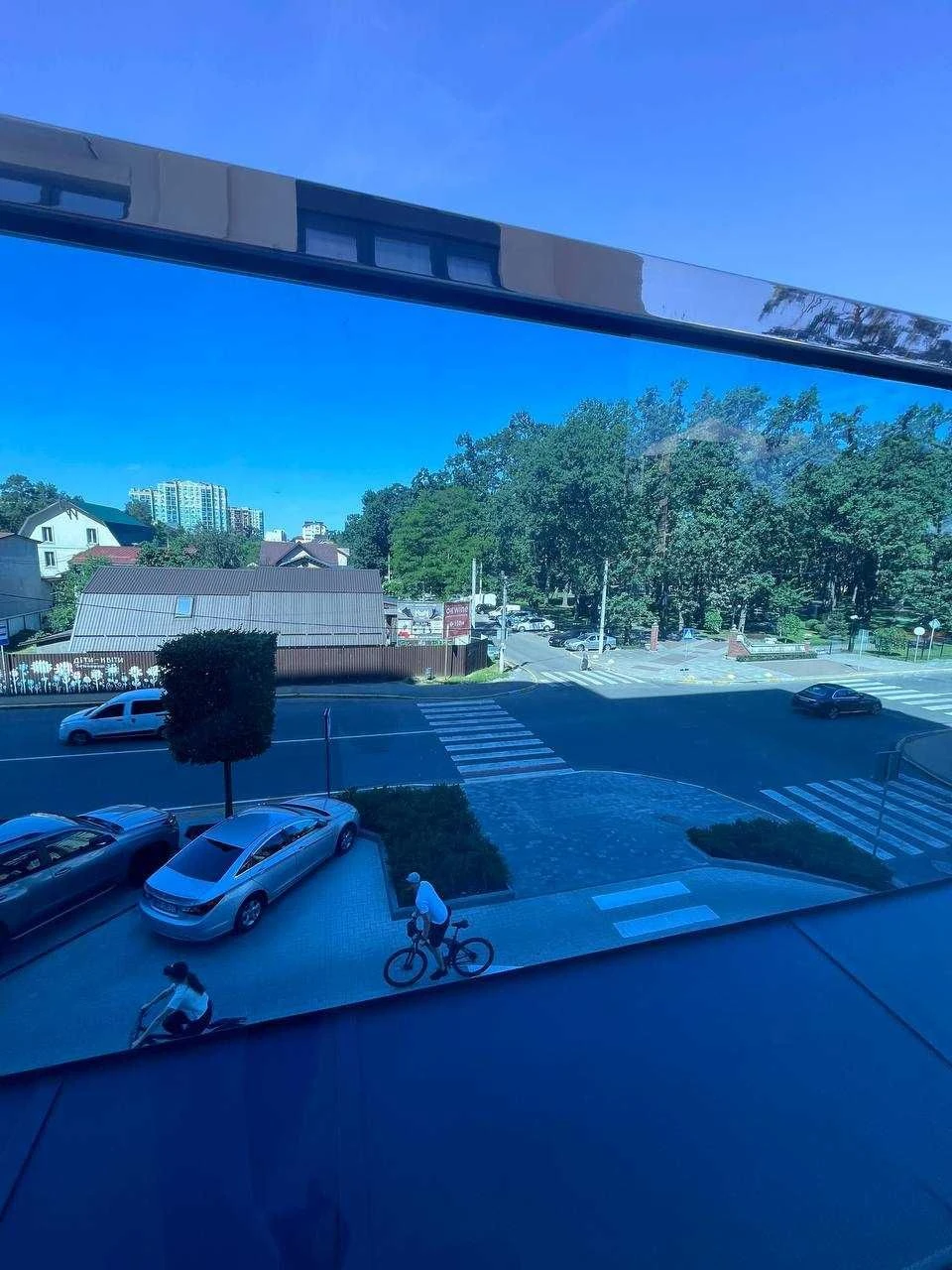 Spacious 2-bedroom apartment in the center of Irpin! Balcony