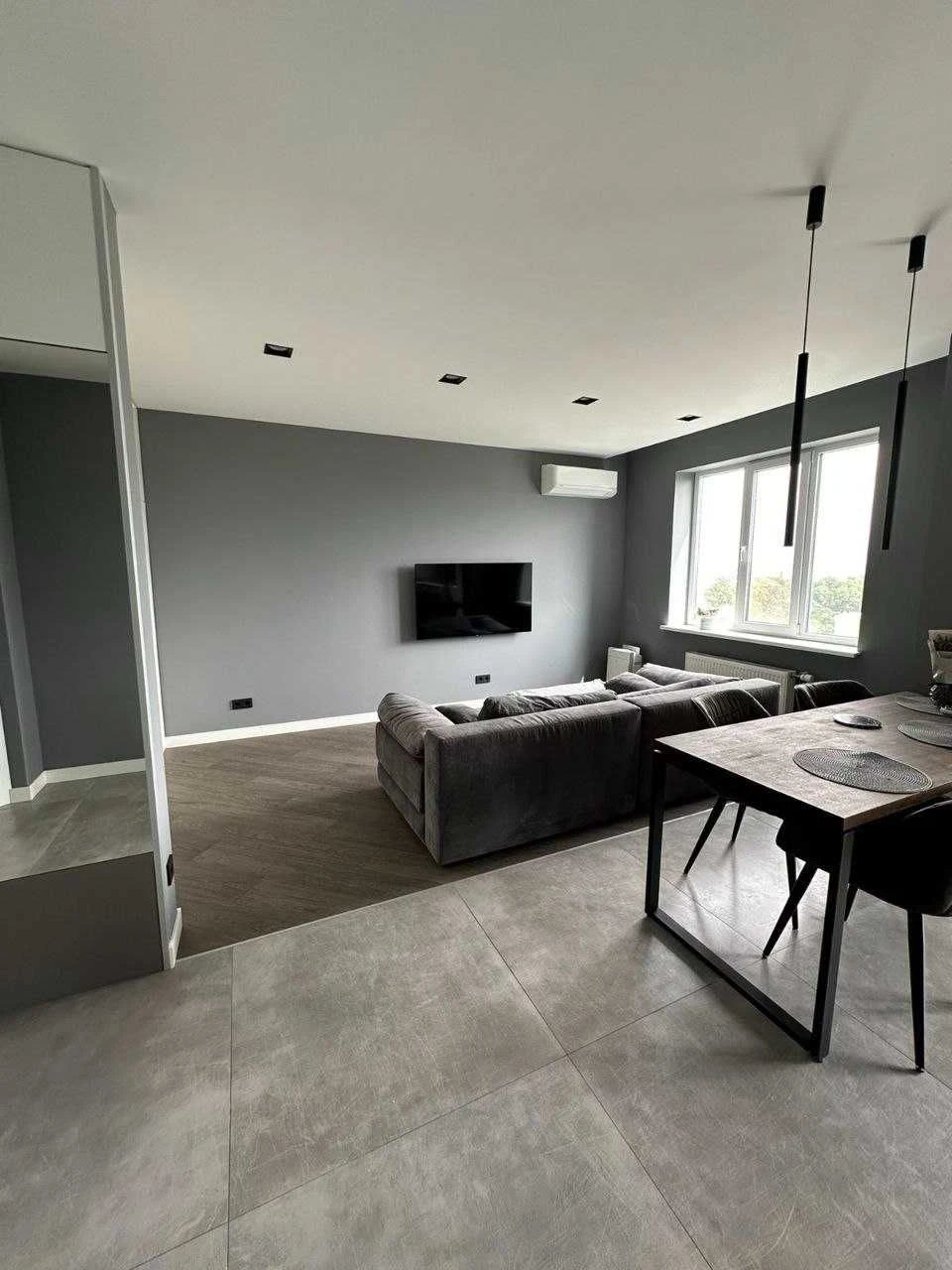 Designer 3-room apartment in the city center.