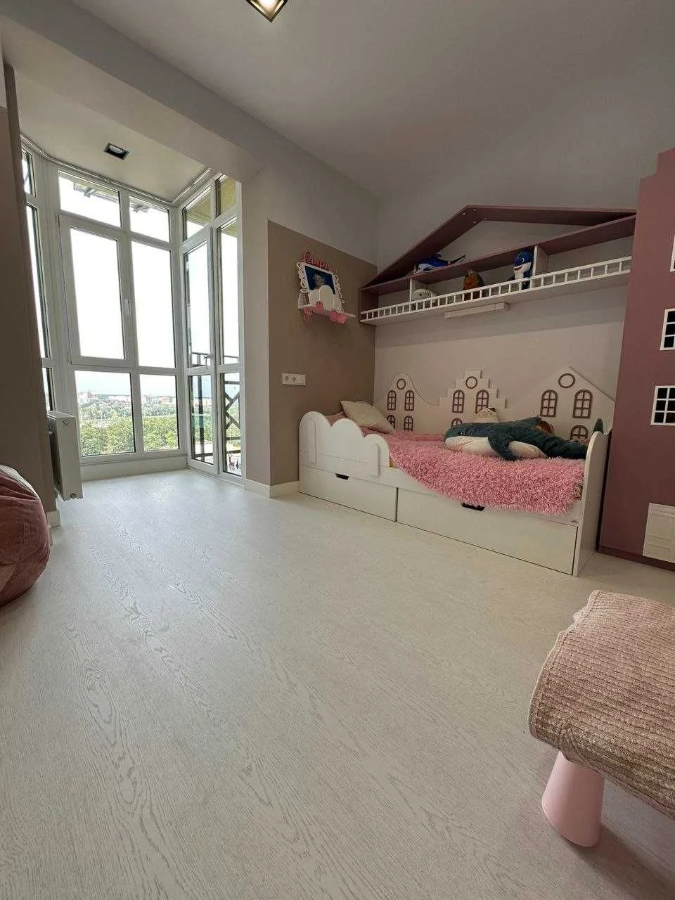Designer 3-room apartment in the city center.
