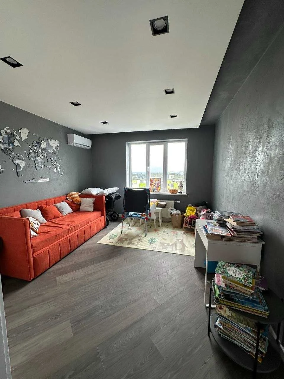Designer 3-room apartment in the city center.