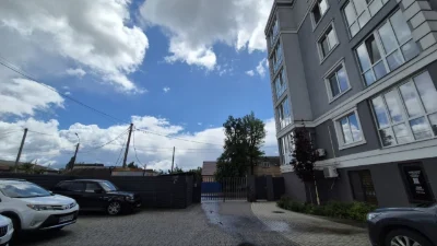 Однокімнатна квартира з кладовою 6 м² в цоколі, газ, центр міста