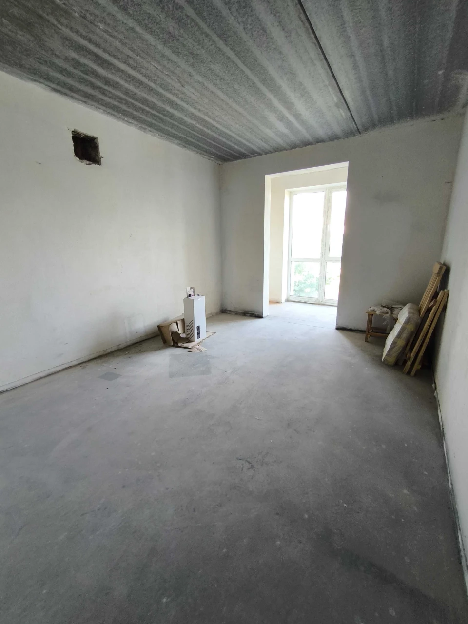 Продаж смарт-квартири 28,1 м² с балкой в ЖК «Бургундія».