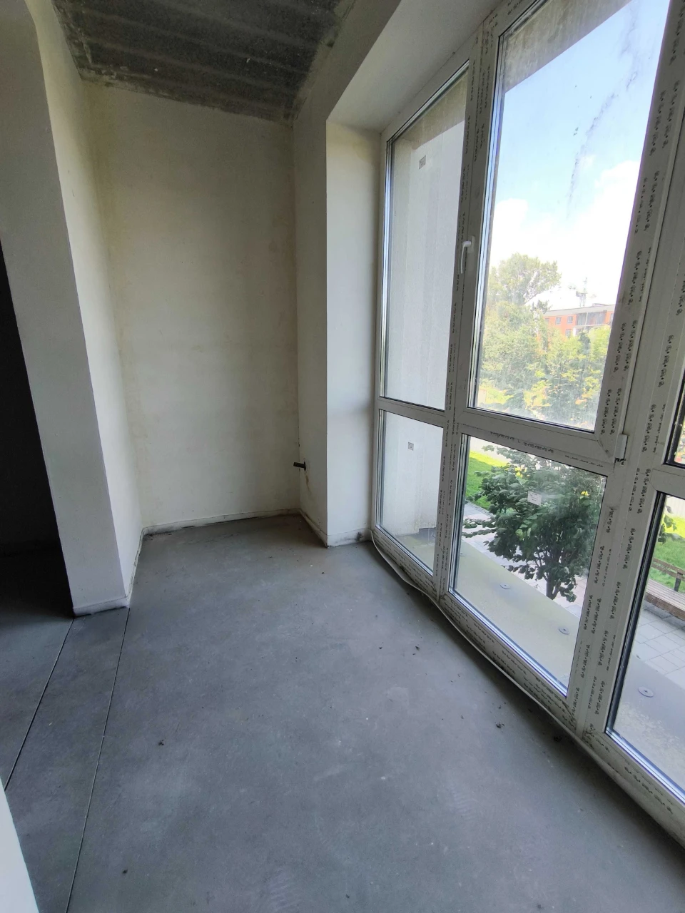 Продаж смарт-квартири 28,1 м² с балкой в ЖК «Бургундія».