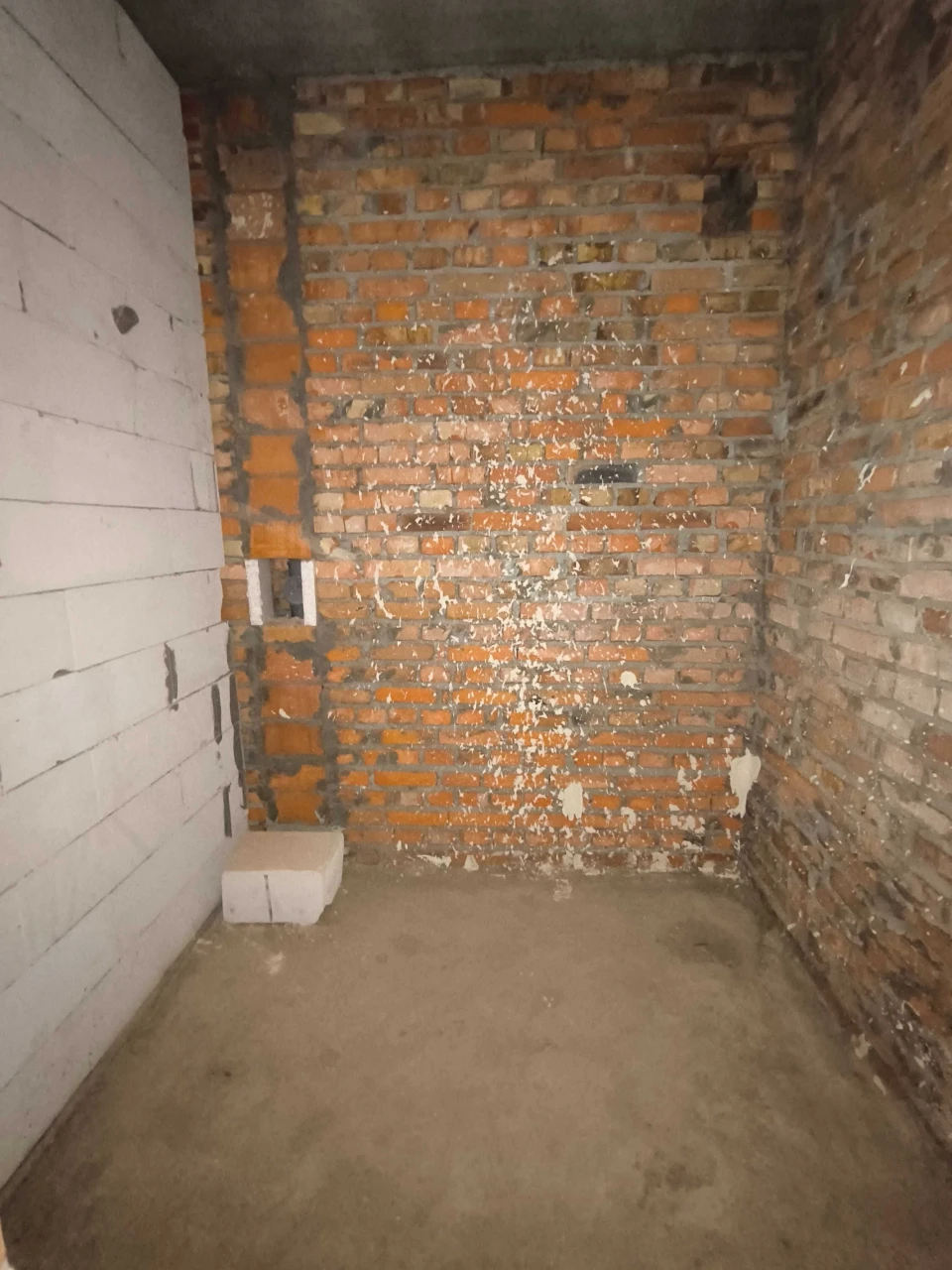 Продаж смарт-квартири 28,1 м² с балкой в ЖК «Бургундія».