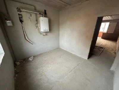 Spacious Euro 2-bedroom apartment, unfurnished, in a completed building. Gas