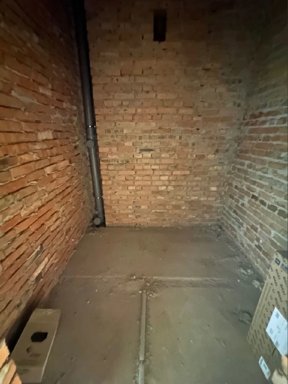 Spacious Euro 2-bedroom apartment, unfurnished, in a completed building. Gas