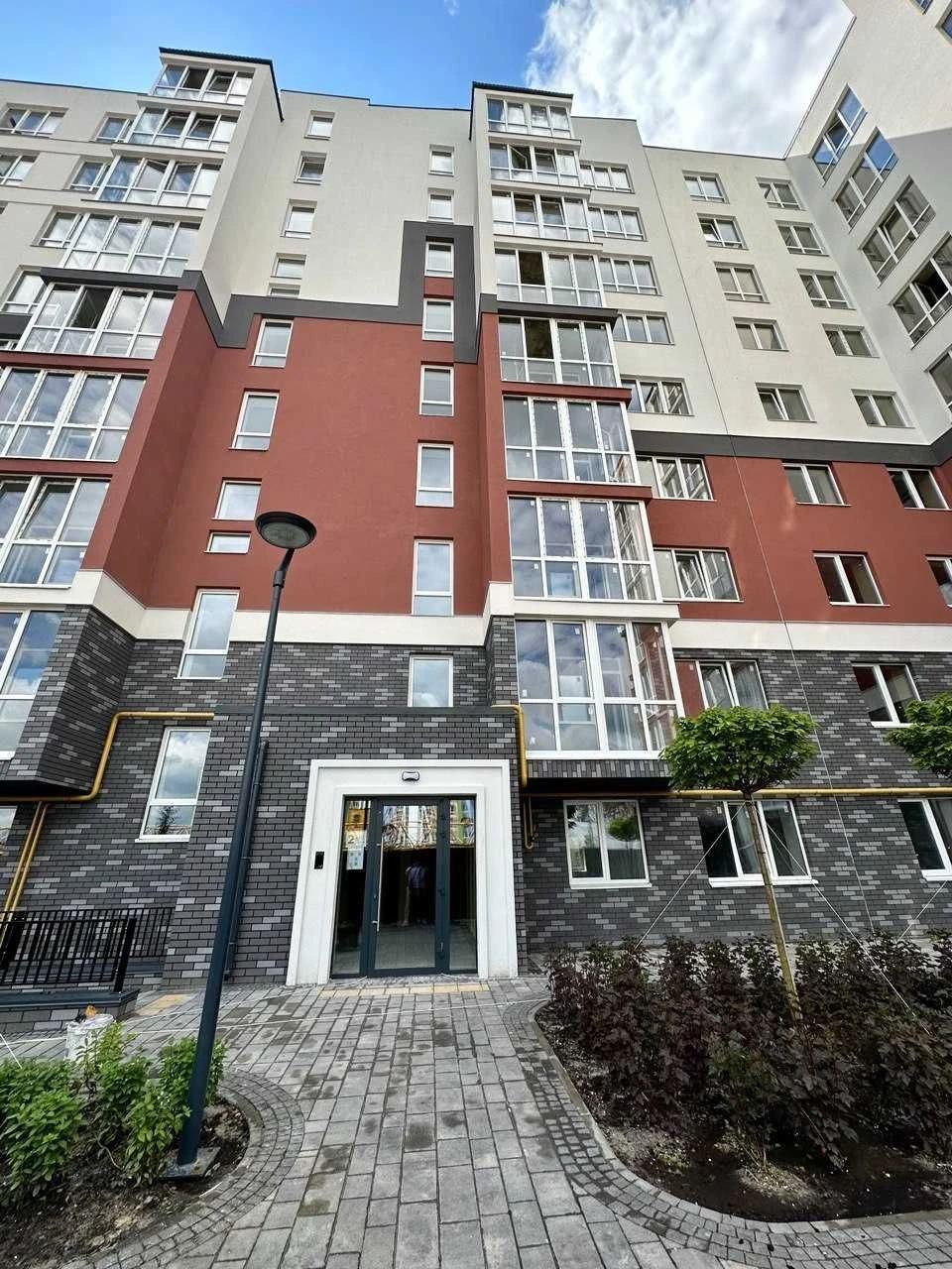 Apartment for sale in the Olympus 2 residential complex from the developer. All utilities are included.