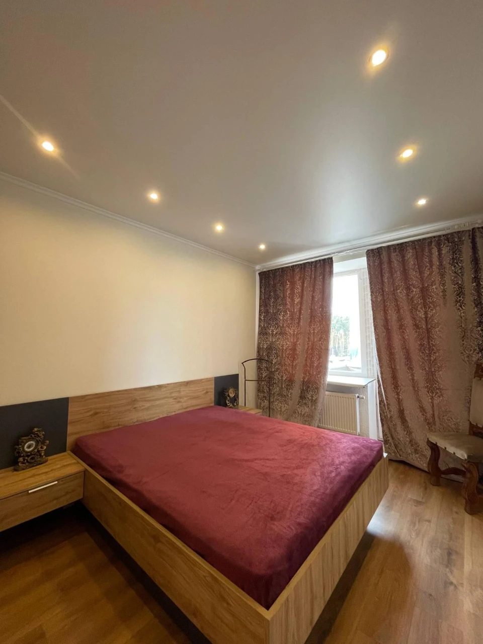 Three-bedroom apartment with renovation and a terrace. Central Park.