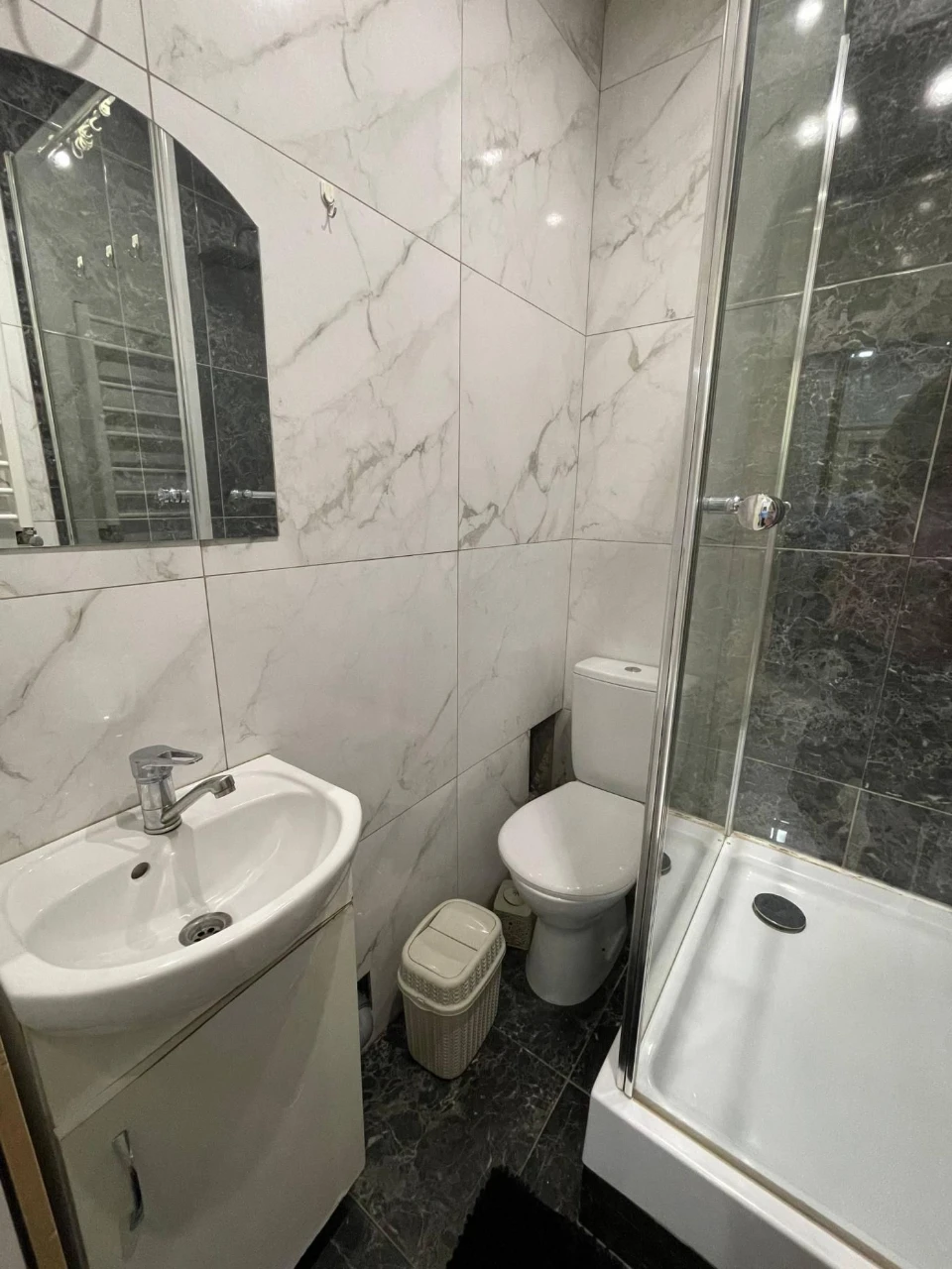 Three-bedroom apartment with renovation and a terrace. Central Park.