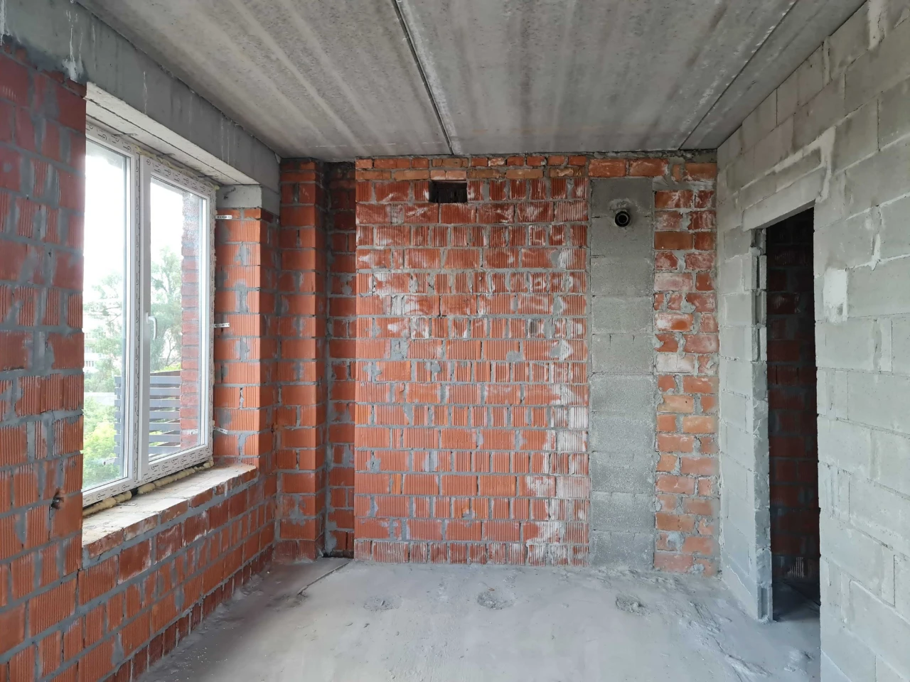 Two-room ready apartment, 3 large windows in the kitchen, gas!