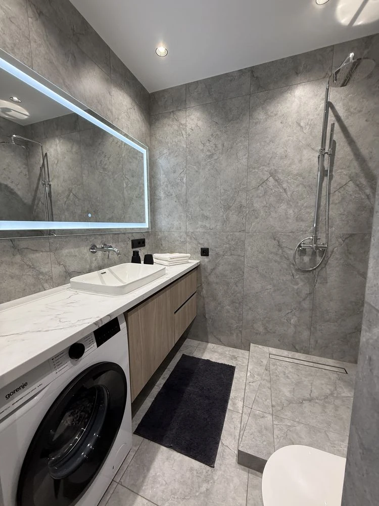 Apartment with designer renovation! View of the forest