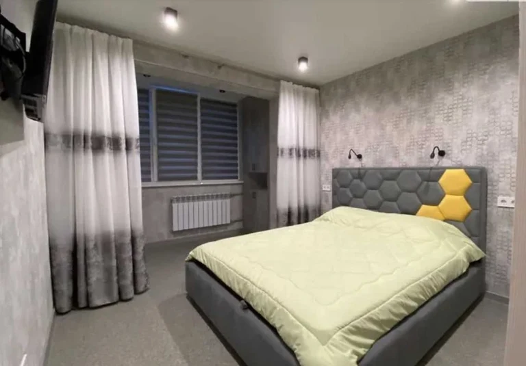 (91653) GAZ! 3-room apartment for sale on Heroyiv Kharkiv Ave. |