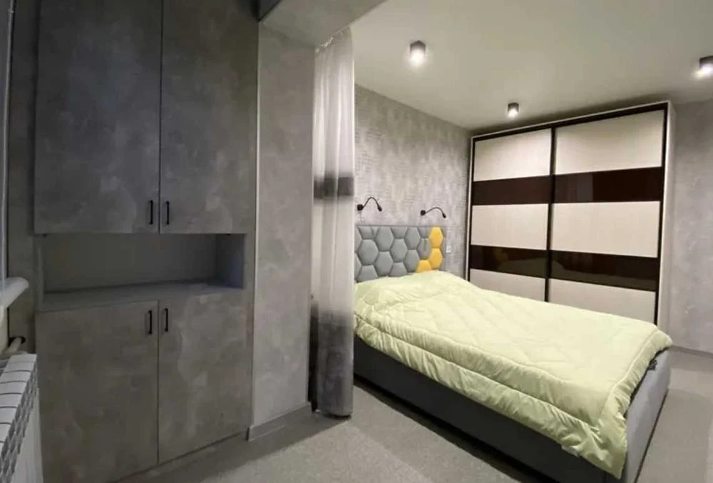 (91653) GAZ! 3-room apartment for sale on Heroyiv Kharkiv Ave. |