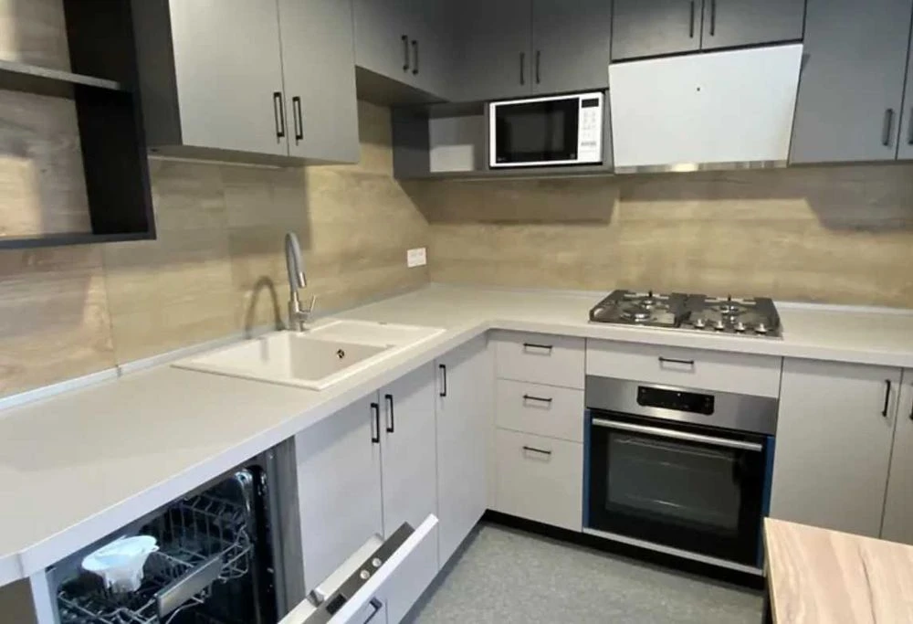 (91653) GAZ! 3-room apartment for sale on Heroyiv Kharkiv Ave. |