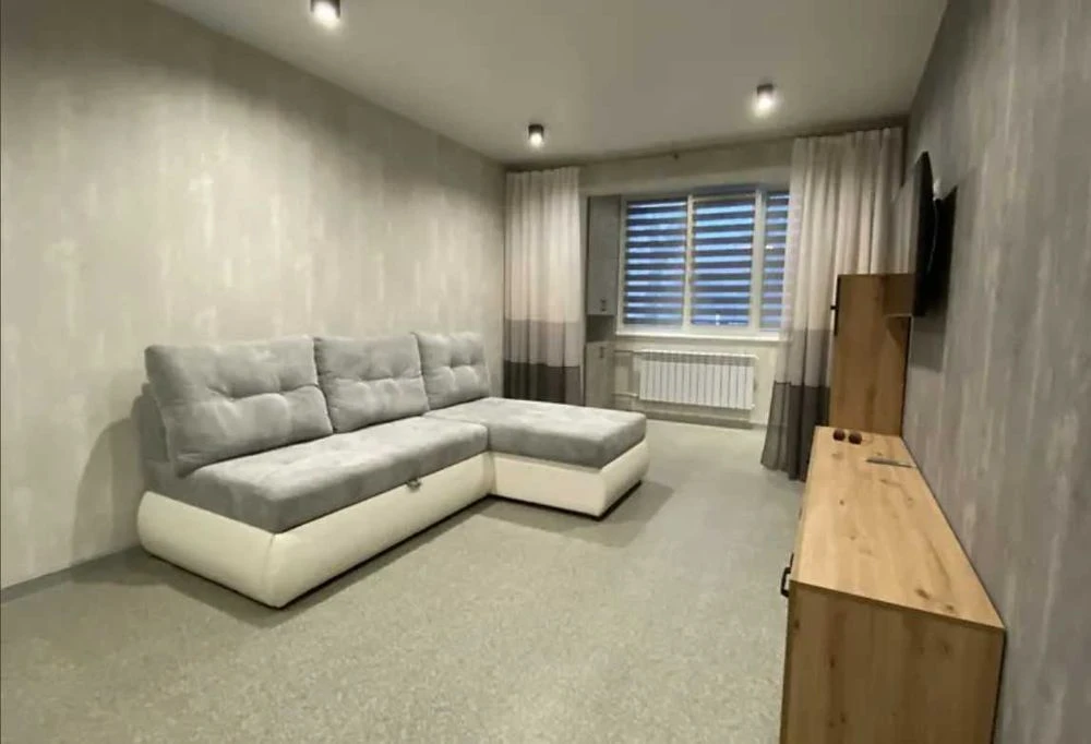 (91653) GAZ! 3-room apartment for sale on Heroyiv Kharkiv Ave. |