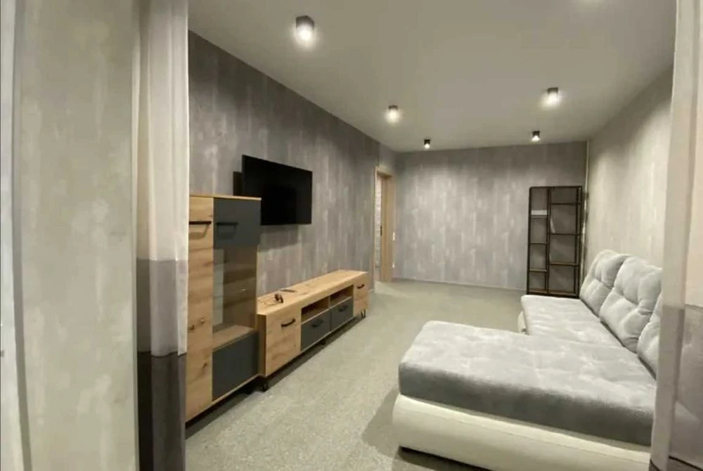 (91653) GAZ! 3-room apartment for sale on Heroyiv Kharkiv Ave. |
