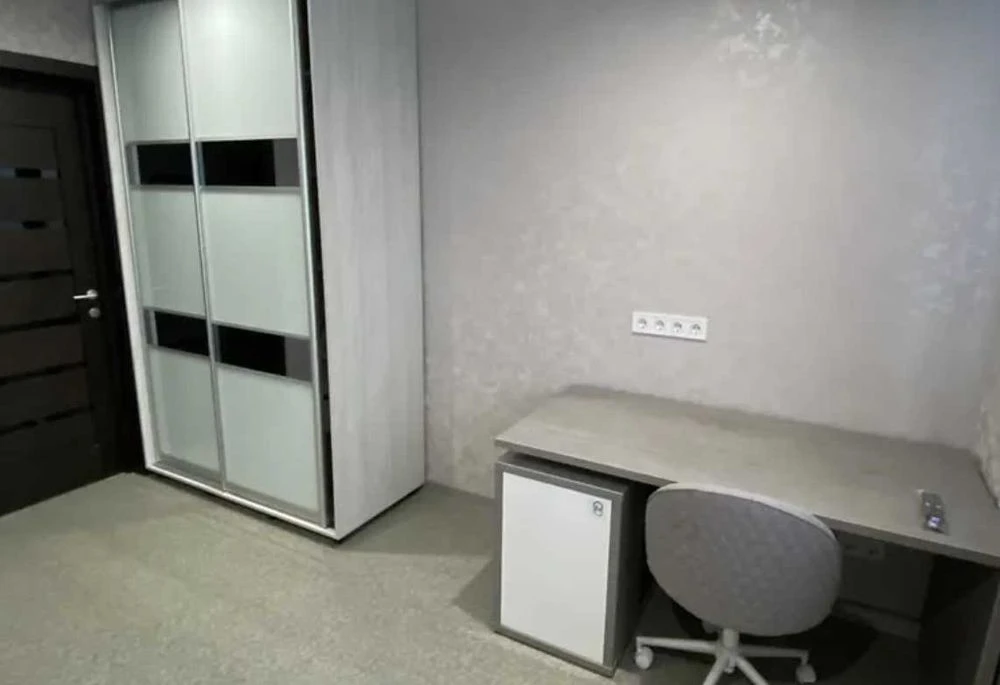 (91653) GAZ! 3-room apartment for sale on Heroyiv Kharkiv Ave. |