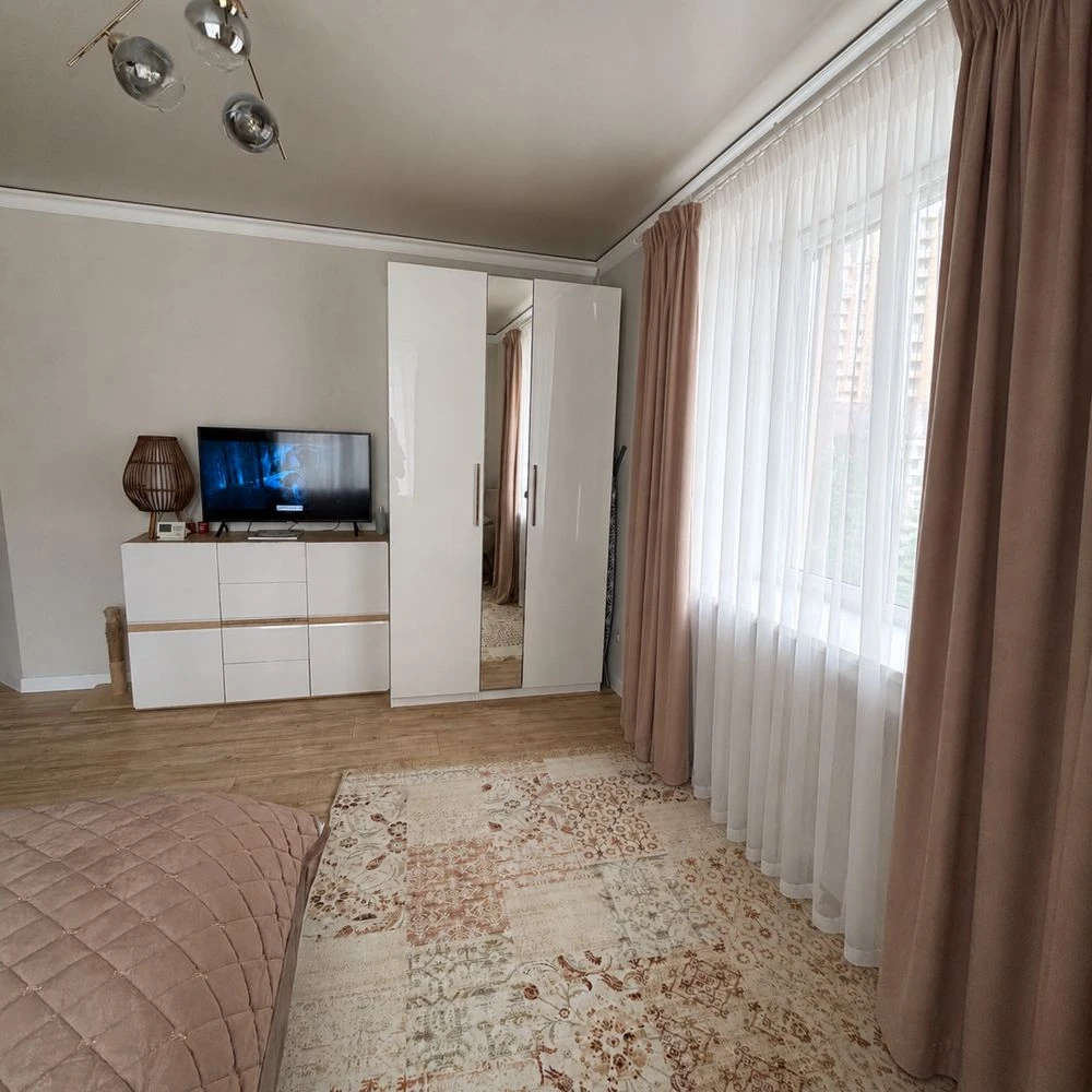 Central Park 2%, Gas! Real Apartment
