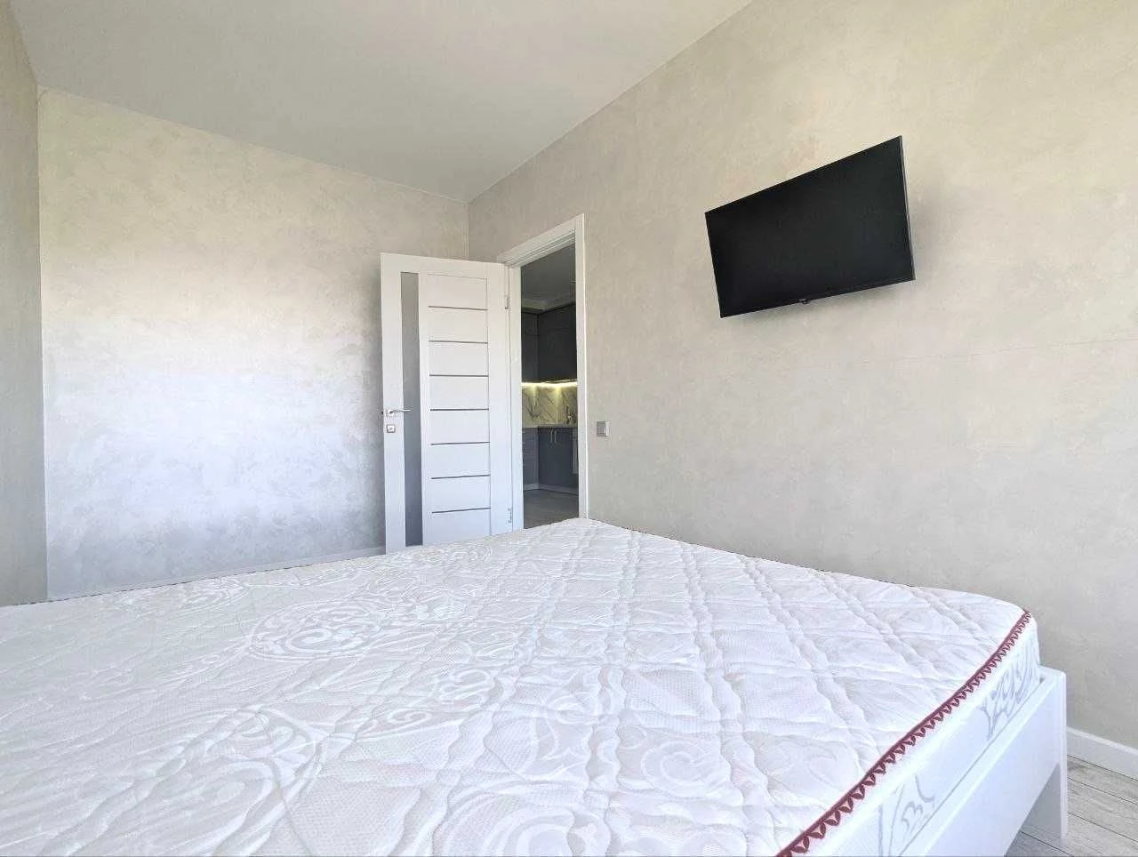 Apartment on Soborna Street 9, "Delux" Residence - gated area, with