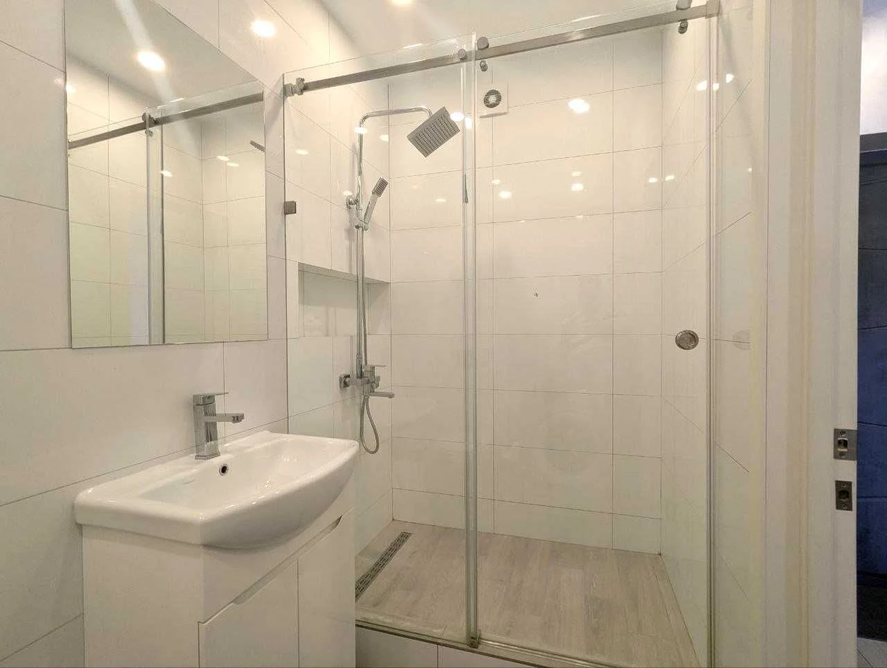 Apartment on Soborna Street 9, "Delux" Residence - gated area, with