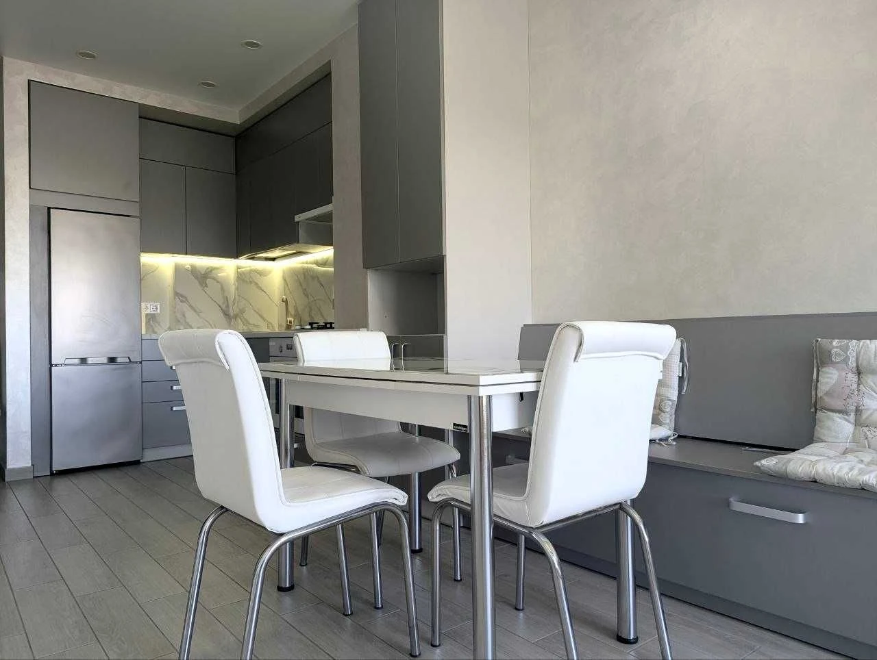 Apartment on Soborna Street 9, "Delux" Residence - gated area, with