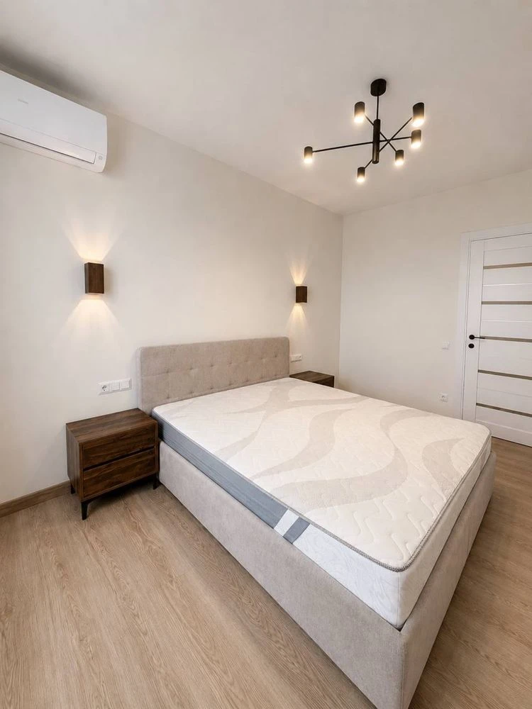 3 bedroom apartment with designer renovation and terrace