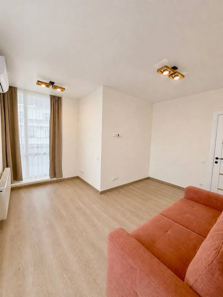 3 bedroom apartment with designer renovation and terrace