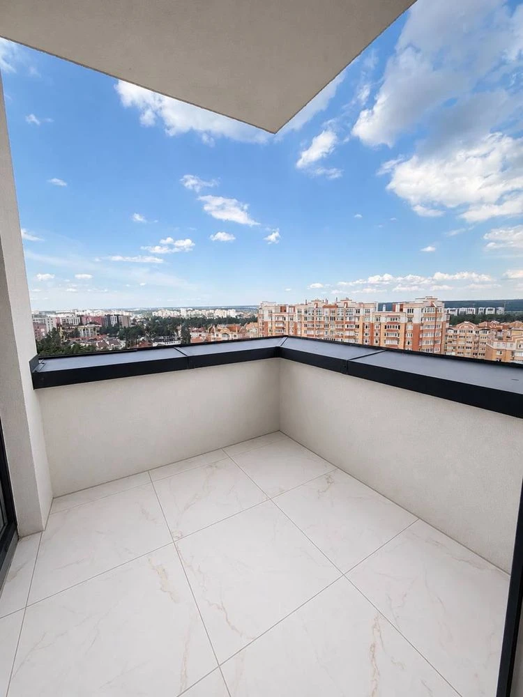3 bedroom apartment with designer renovation and terrace