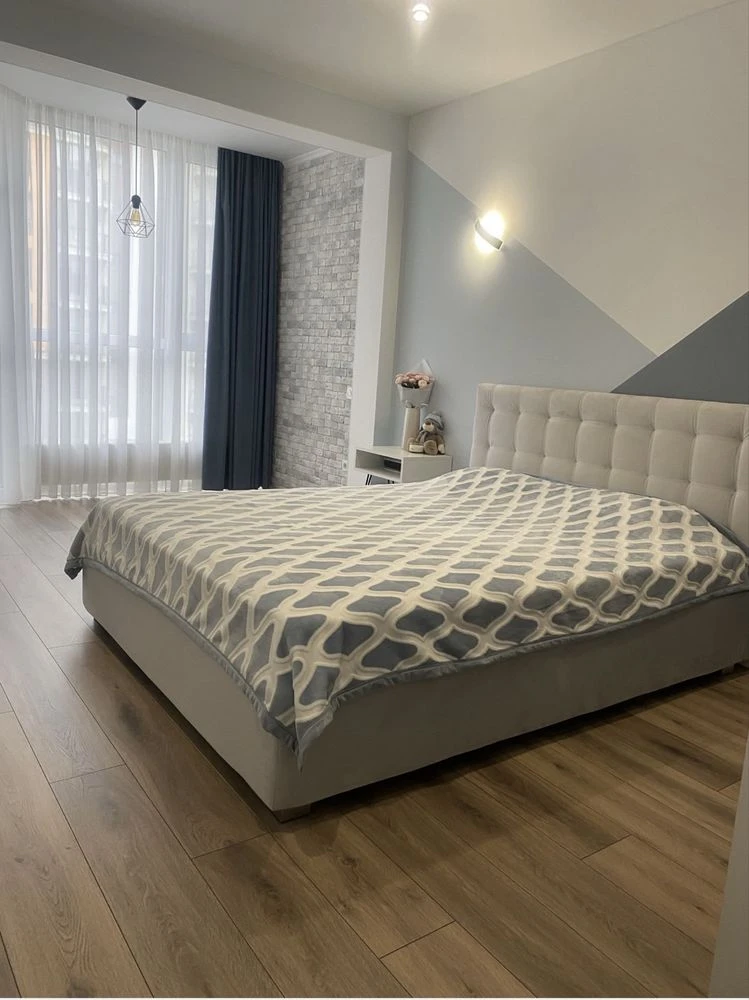 Large Euro 3-room apartment 76m2, tax 2%, gas!