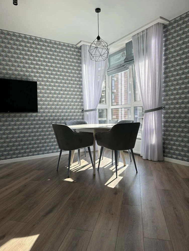 Large Euro 3-room apartment 76m2, tax 2%, gas!