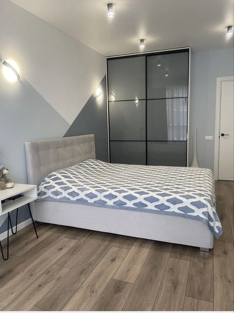 Large Euro 3-room apartment 76m2, tax 2%, gas!
