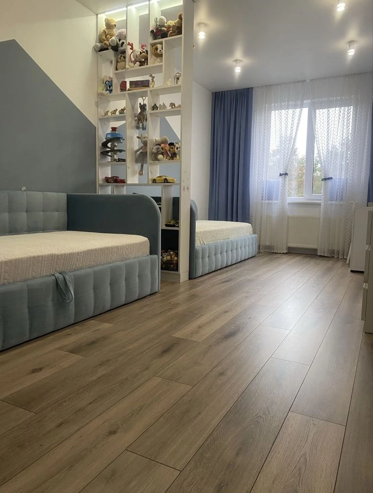 Large Euro 3-room apartment 76m2, tax 2%, gas!