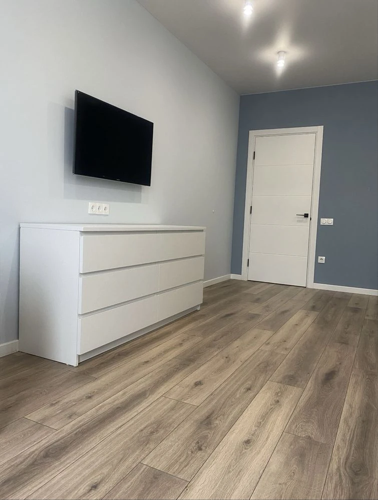 Large Euro 3-room apartment 76m2, tax 2%, gas!