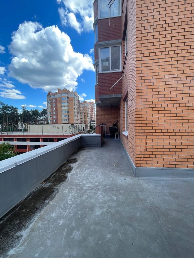 Three-bedroom apartment with a terrace in Irpin! Central Park!