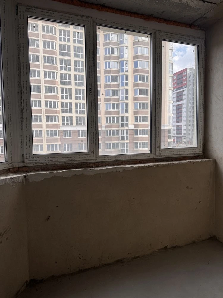 Простора 1к 42.6 м2 , поруч набережна