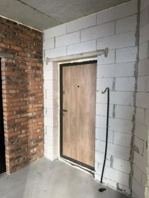 Cash payment accepted. Real apartment in a completed building.